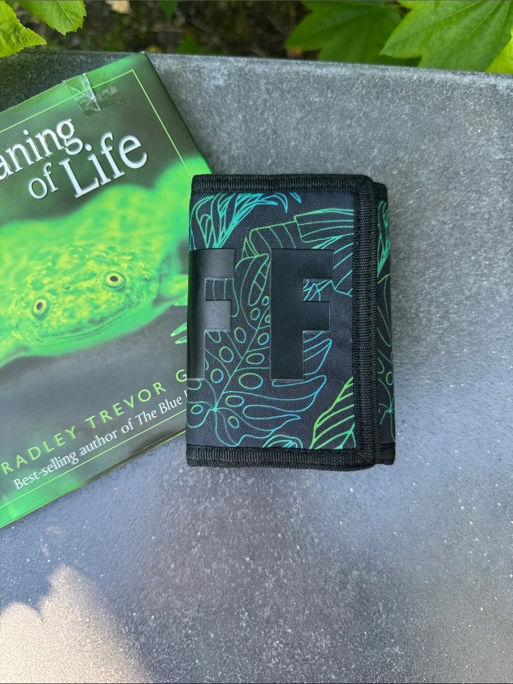 NWOT NEFF black background with tropical theme trifold wallet. Zipper pocket.